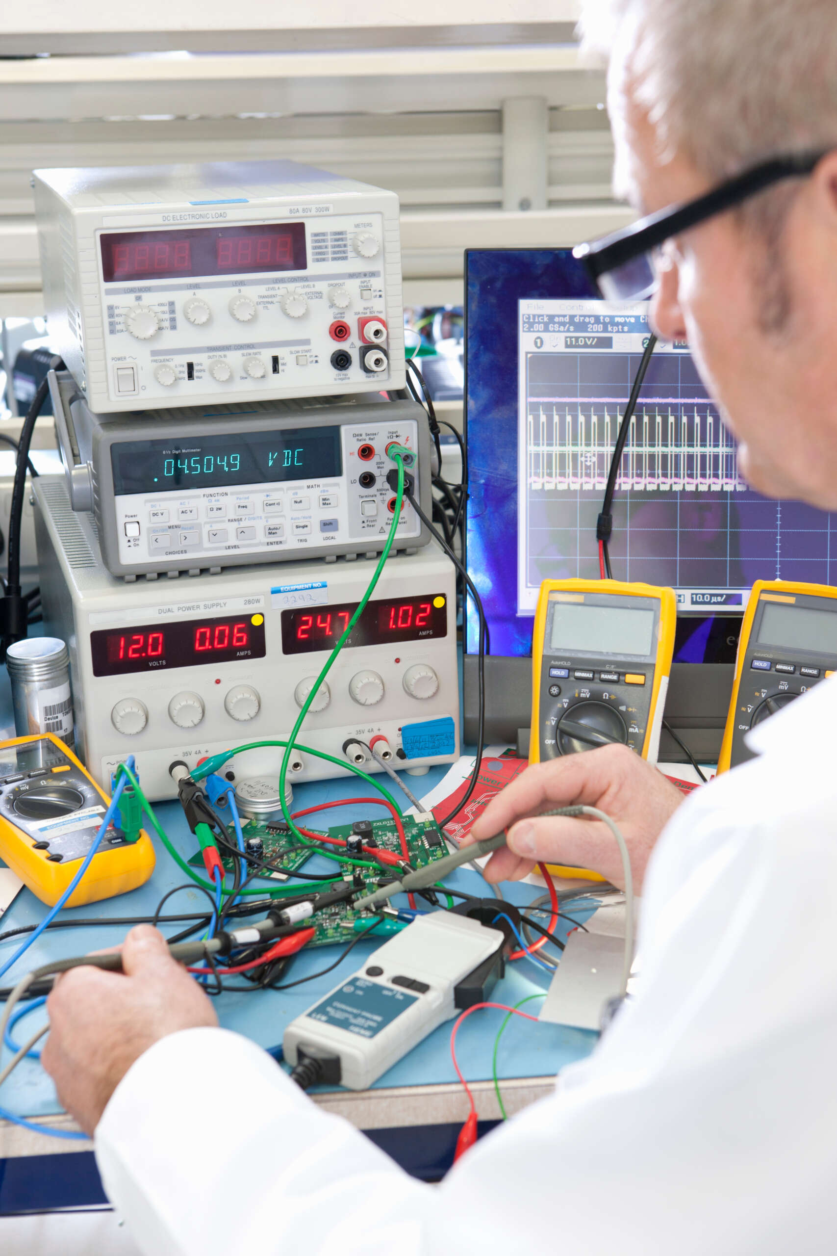 Electronic maintenance for industrial equipments